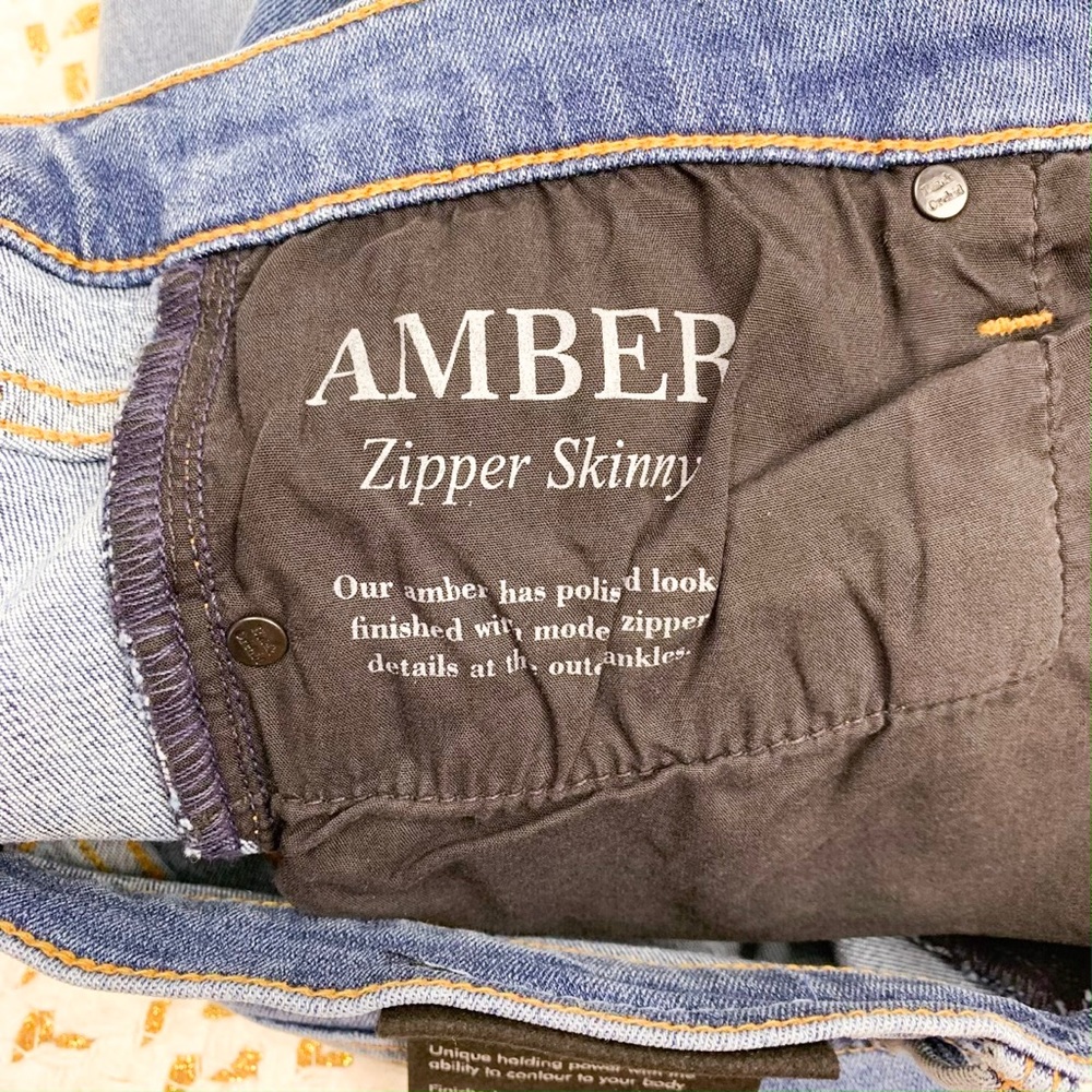 Black Orchid Amber Zipper Skinny Suspicious Jeans - Picture 4 of 8
